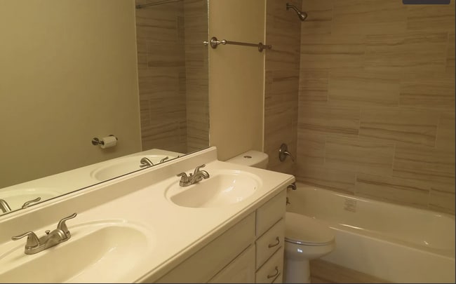 Building Photo - Beautiful 2B/2B Apartment Available Now! HALF OFF FIRST MONTHS RENT