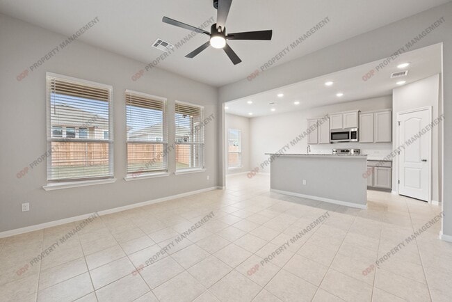 Building Photo - 748 Gingham Trl