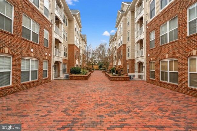 Building Photo - 5120 Donovan Dr