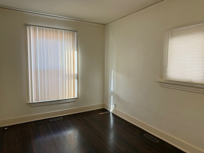 Building Photo - 323 West St