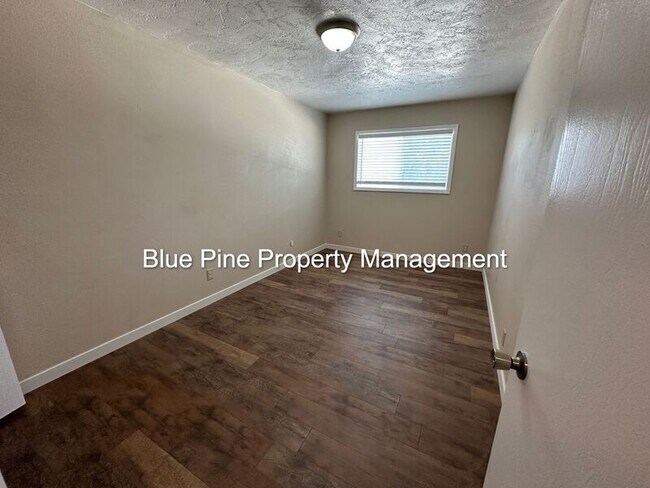 Building Photo - 205 W 19th St