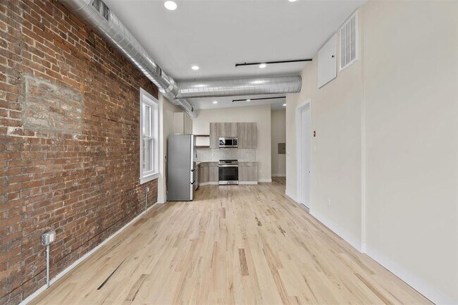 Building Photo - 21 W 20TH St