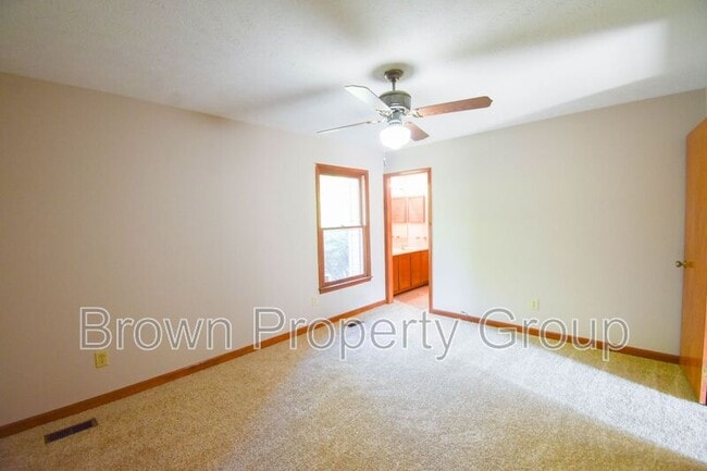 Building Photo - 5827 Labonte Dr