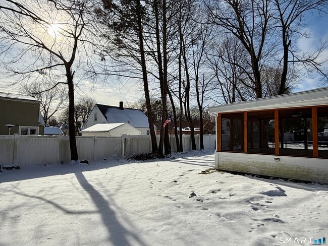 Building Photo - 148 Lois St