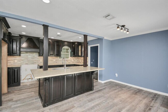 Building Photo - 1404 Briarwood Dr