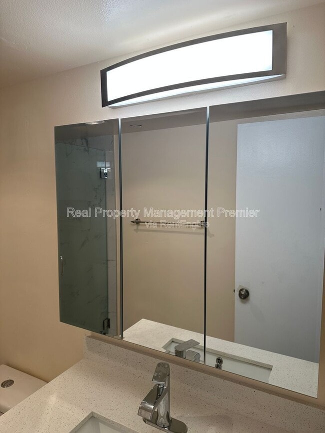 Building Photo - 1100 St Charles Pl