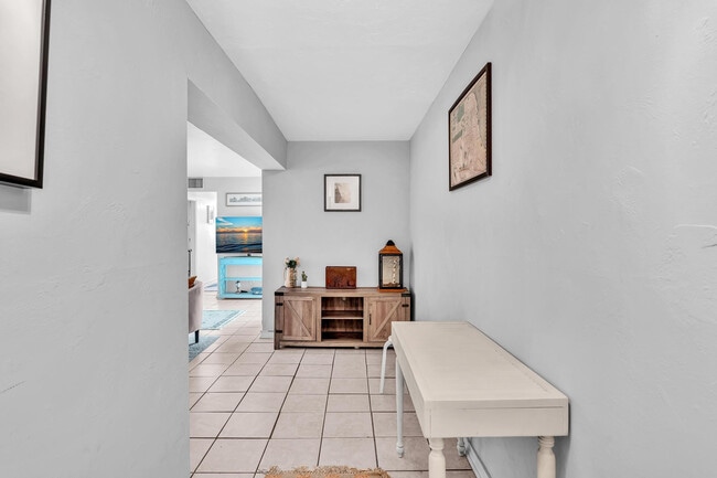 Building Photo - 1826 N Dixie Hwy