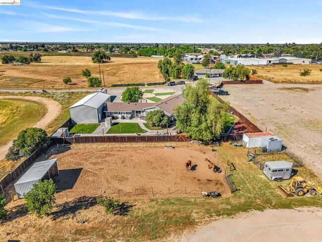 Building Photo - 59 Old Stagecoach Rd