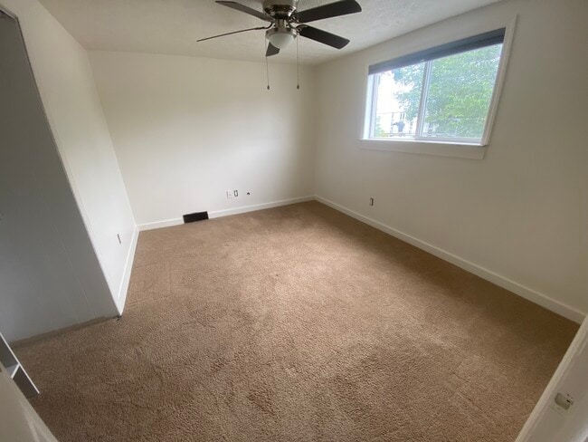 Building Photo - 8707 Holly Dr