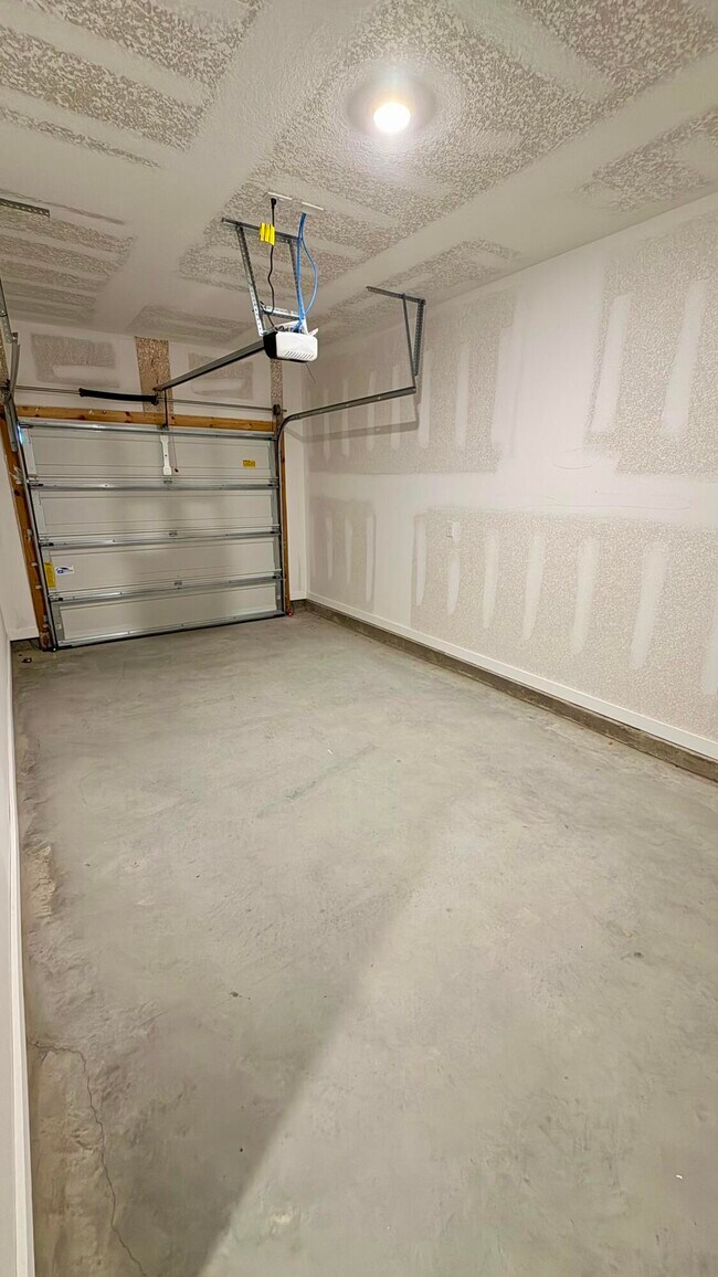 Building Photo - 13 S Main Deck Dr