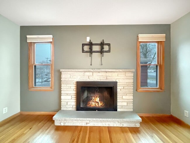 Building Photo - 303 Monroe Ave S