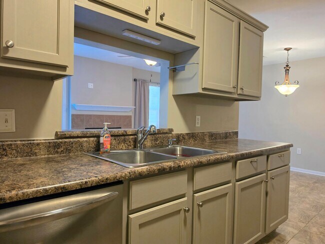 Building Photo - Gulf Shores town home with garage