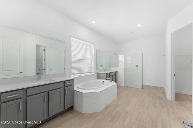 Building Photo - 1464 Island Ave NW