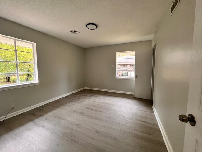 Building Photo - 962 Hanover Dr