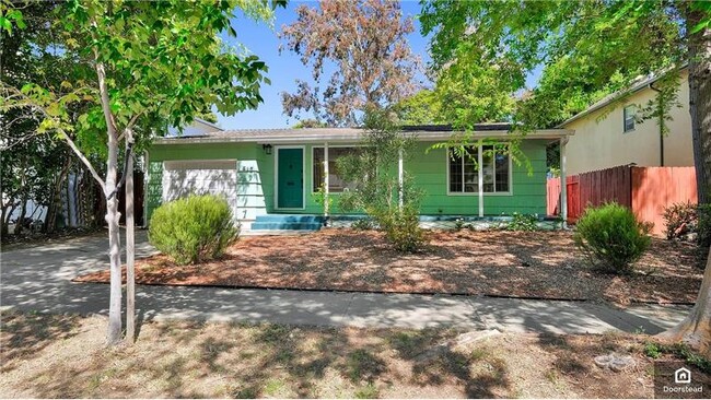 Primary Photo - 518 Yuba St