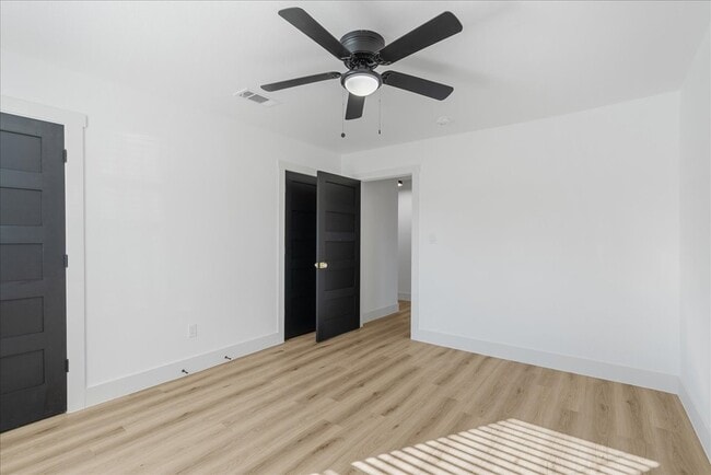 Building Photo - 5219 Cosby St