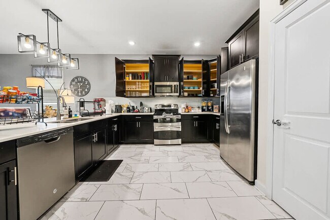 Building Photo - 1605 Maidstone Ct
