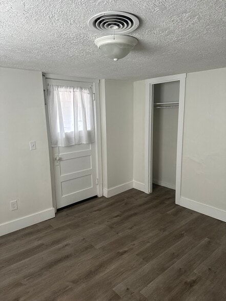 Front Door & Closet - 118 W 700 S