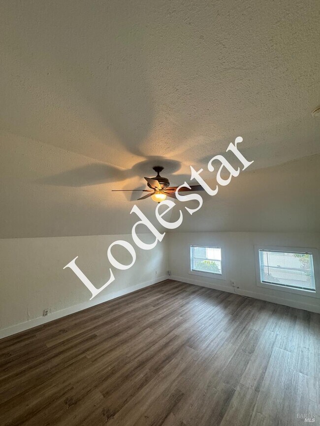 Building Photo - 302 Carolina St