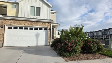 Building Photo - 1211 Divide Dr