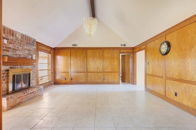 Building Photo - 1006 Bolton Dr