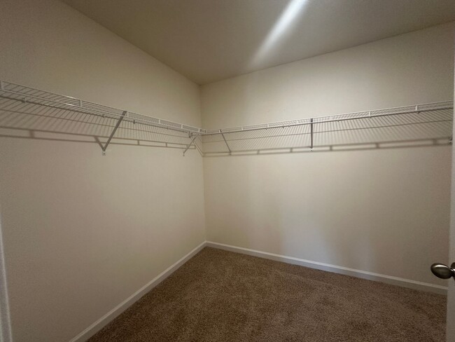 Building Photo - 3 bed/2.5 bath with garage - E Morristown, TN