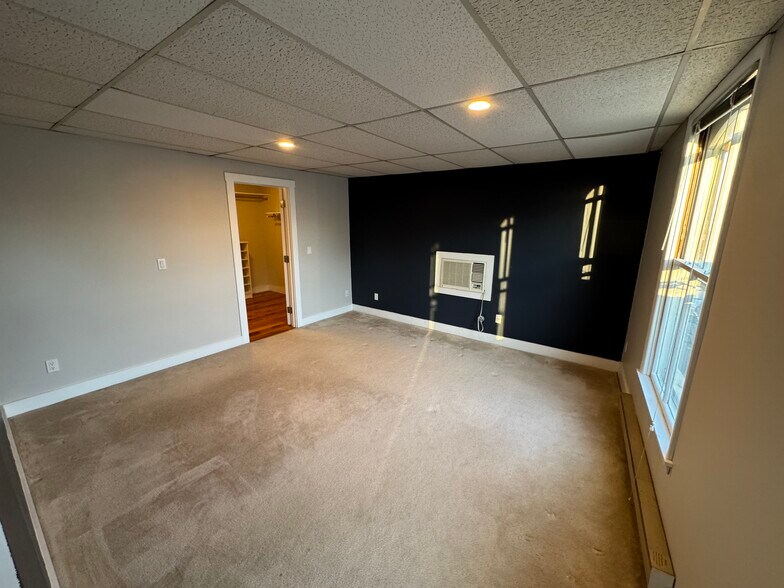 Building Photo - 38 W Main St