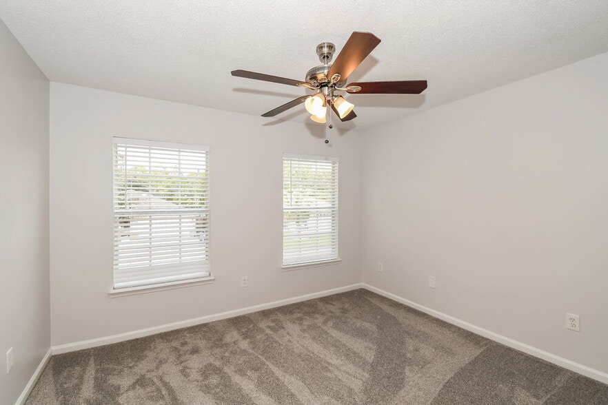 Building Photo - 14139 Crestwick Dr W