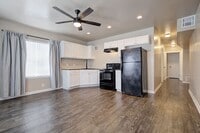 Building Photo - ** Move-in Special - First Full Month's Rent Free ** Bright & Stylish 2-Bedroom Close to the Plaz...
