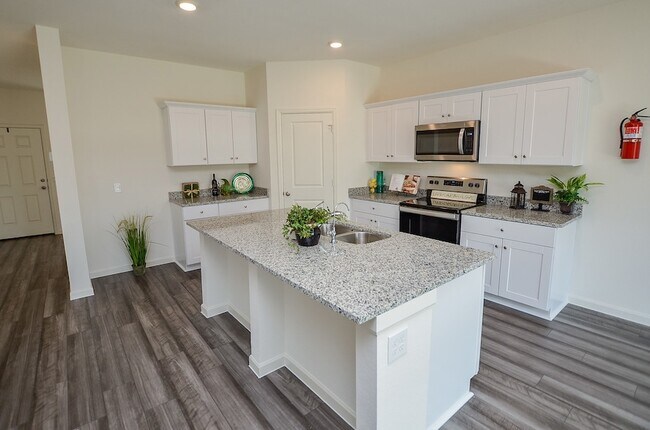 Building Photo - 1025 Long Bay Ct