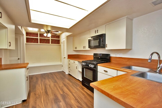 Building Photo - 5710 Mira Grande Dr