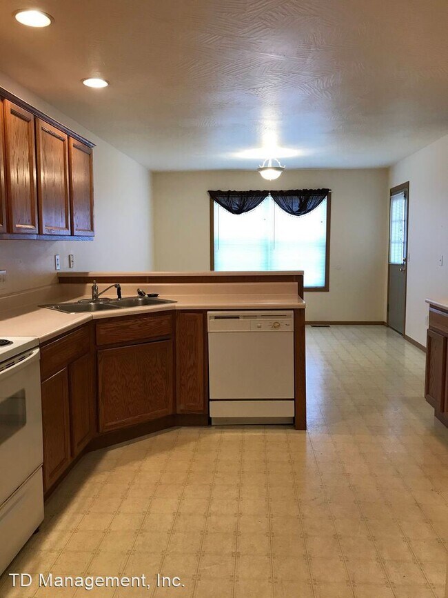 Building Photo - 3 br, 2 bath House - 4325 S Farm Road 125