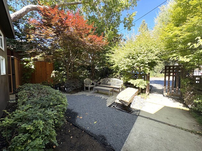 Building Photo - Modern Home availalble for lease in Menlo ...