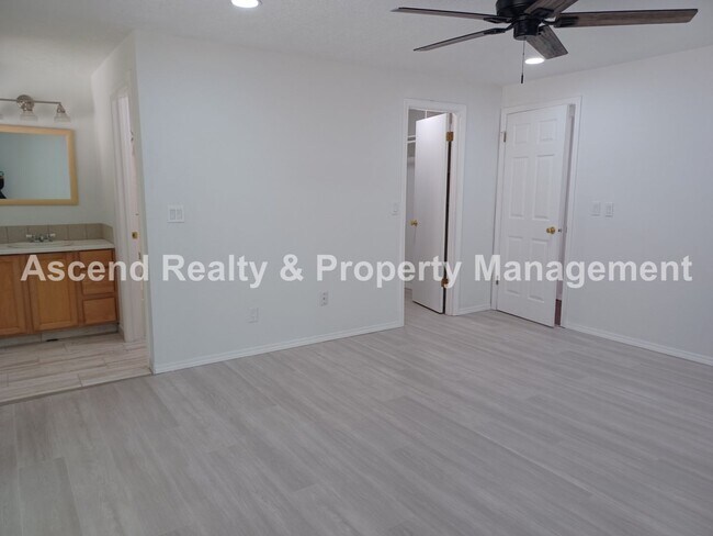 Building Photo - Remodeled Ranch on CuldeSac Large Fenced B...