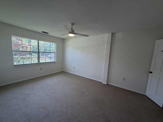 Building Photo - 3800 Saxon Ave#C-52 C
