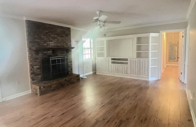 Building Photo - 335 Alexander Cove