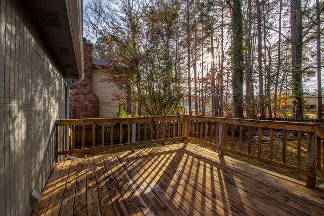 Building Photo - 20 Laver Cir