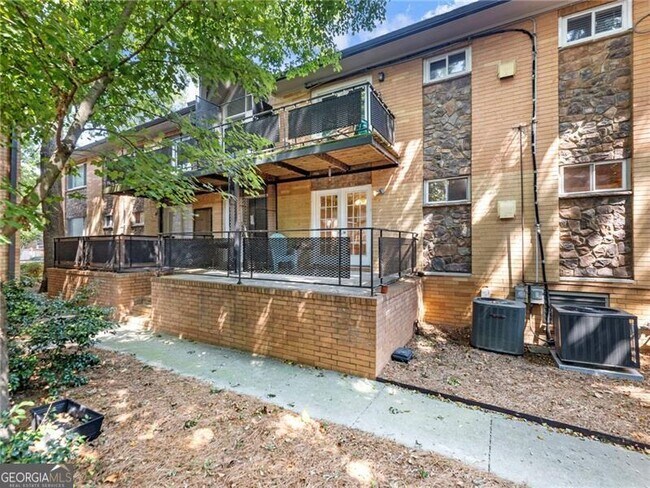 Building Photo - 115 Biscayne Dr NW