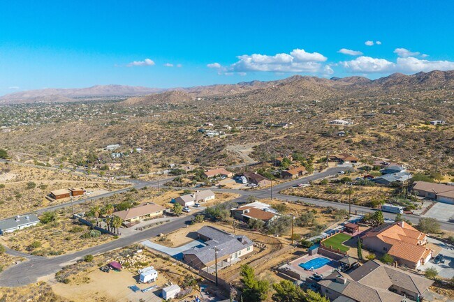 Building Photo - 7760 Arrowhead Dr
