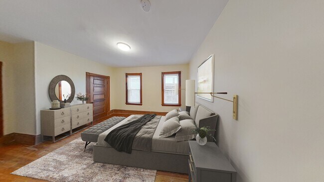 Building Photo - Renovated, Pet Friendly Apt near NEU!  Sunny in Convenient Location