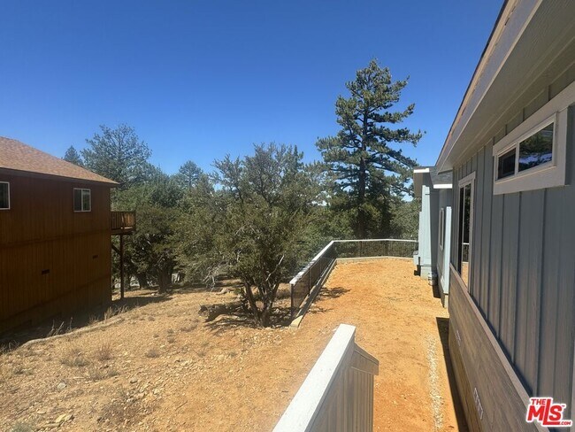 Building Photo - 1336 La Crescenta Dr