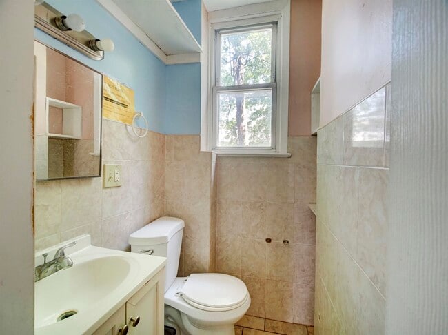 Building Photo - 276 Van Wagenen Ave