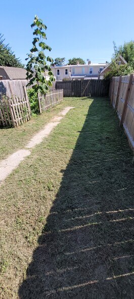 Large fenced-in rear yard - 220 Prospect Ave
