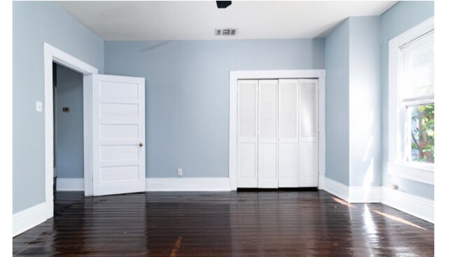 Building Photo - 208 E Arsenal St