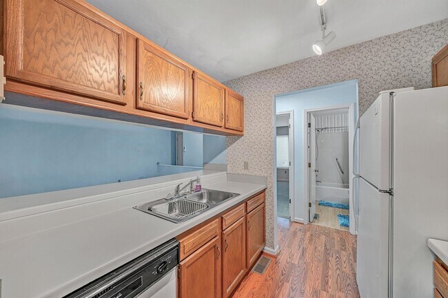 Building Photo - 3372 Forest Ct