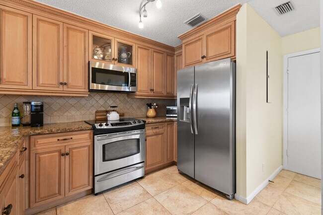 Building Photo - 1216 Ocean Dunes Cir