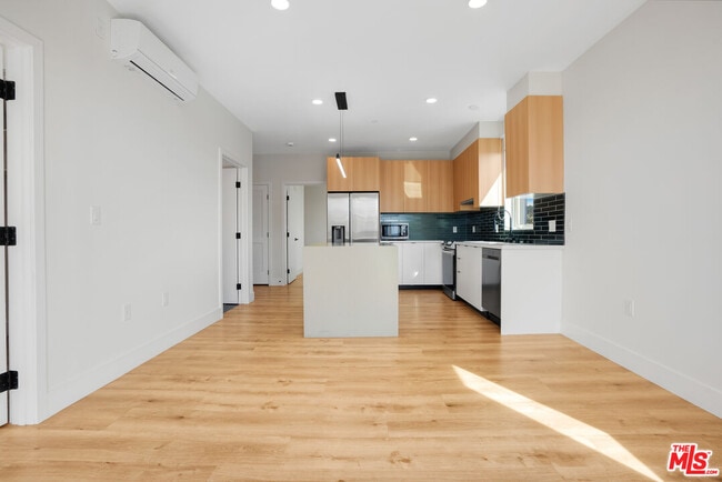 Building Photo - 5813 Lexington Ave