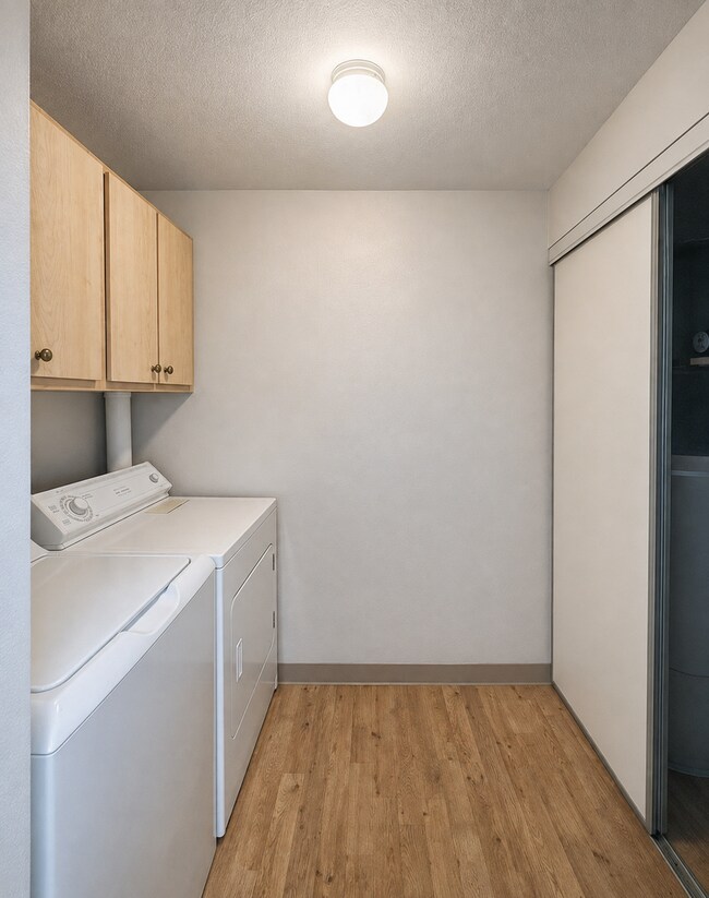 Building Photo - FREE August Rent! Spacious 1-Bedroom with Vaulted Ceilings & In-Unit Laundry!