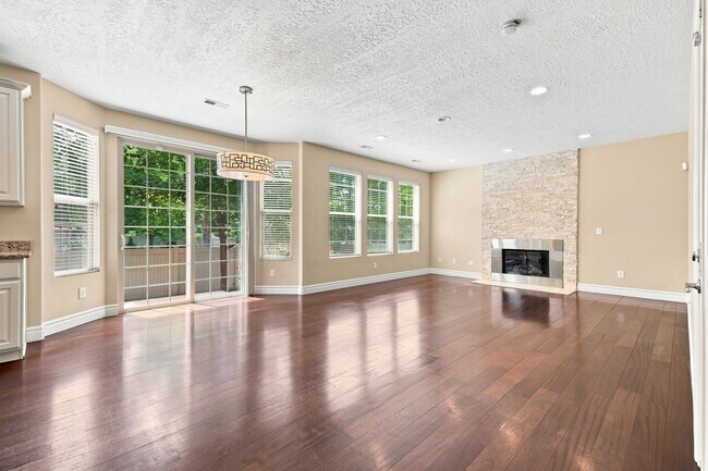 Building Photo - Quiet & Spacious 4 Bed Holladay Home – Walk-In Closets & Big Backyard!!!