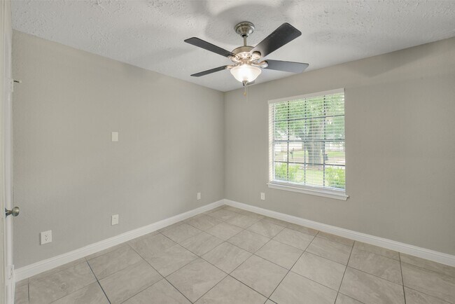 Building Photo - 21211 Park Mt Dr